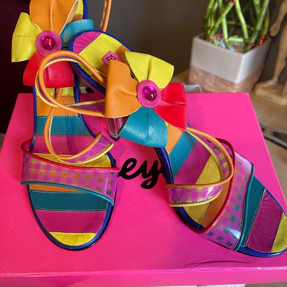 Betseyville Vivacious Yellow 8.5